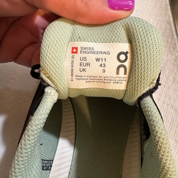 On Cloud, women size 11, black/light green - Picture 2 of 7